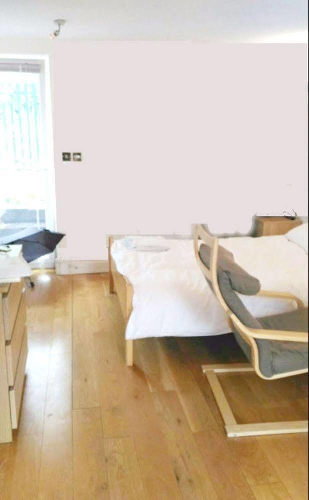 Appartement And *